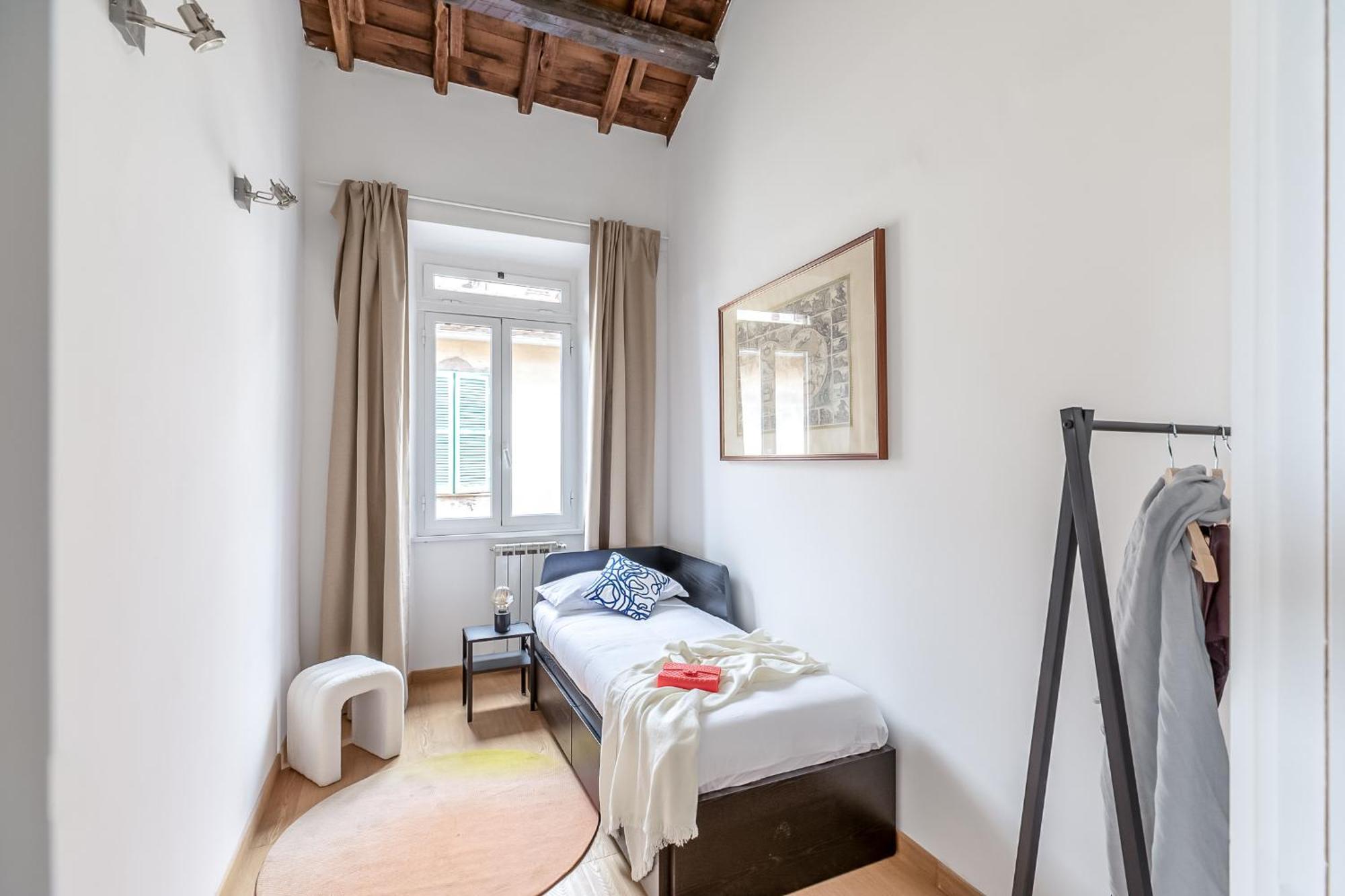 Hostly-light And Wood Midtown-near Trevi Rome