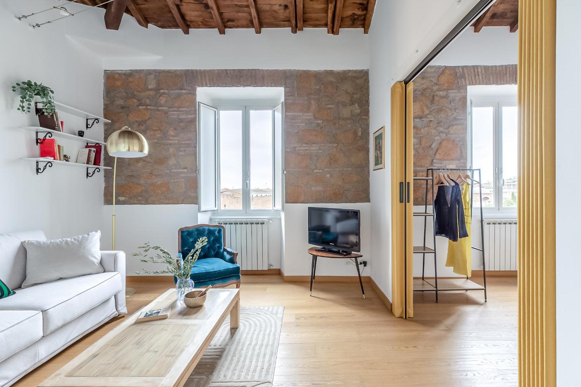 Hostly-light And Wood Midtown-near Trevi Apartment Rome