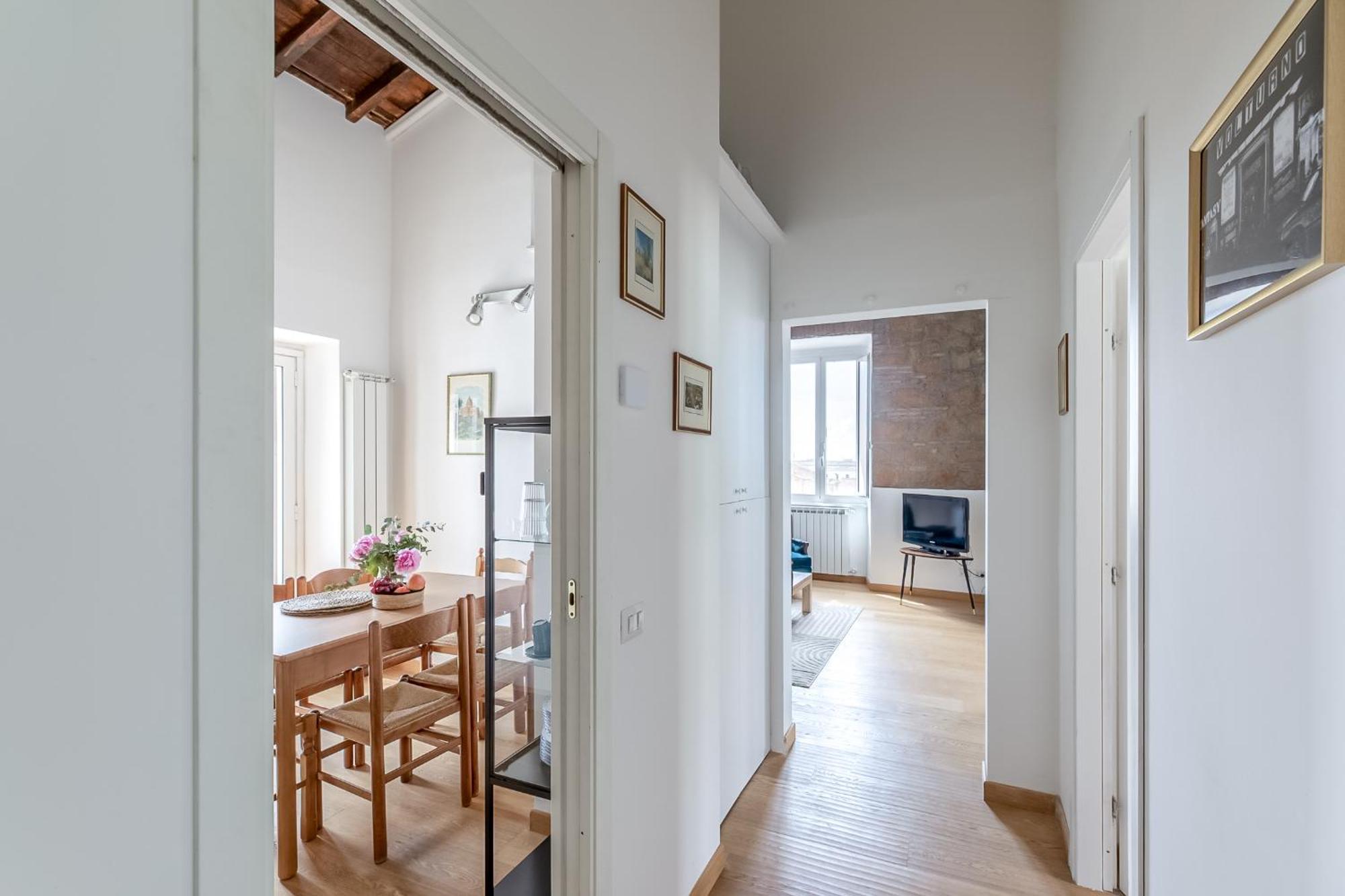 Hostly-light And Wood Midtown-near Trevi Rome